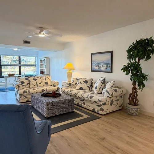 e7cd190bbe3c4da64f698471f4cbf2bc-uncropped_scaled_within_1536_1152